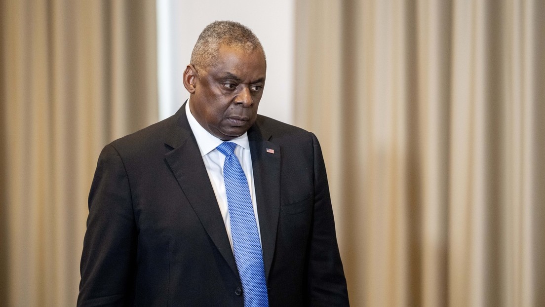 Congresistas de EE.UU. votan a favor de despojar de su sueldo al jefe del Pentágono