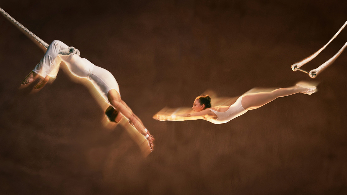 El momento en que dos trapecistas caen en plena función en Brasil (VIDEO)