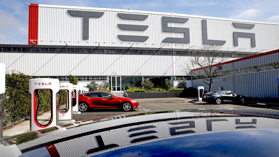 Demandan a Tesla en EE.UU. por acoso racial contra trabajadores negros