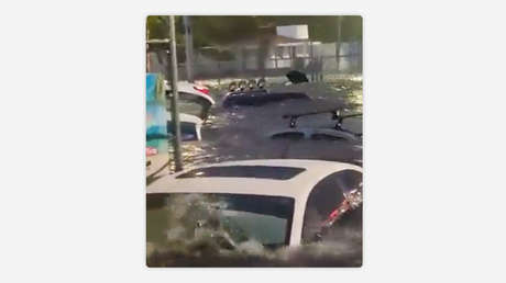 Autos sumergidos y caos: los estragos de las inundaciones en la ciudad mexicana de Guadalajara