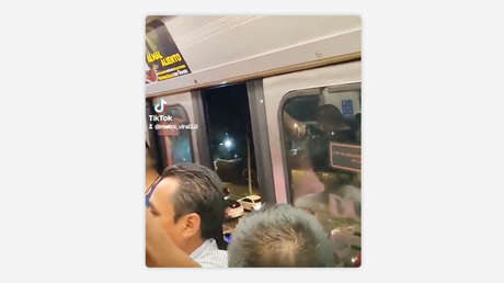 VIDEO: Se abren las puertas de un vagón en un tramo elevado del metro de Ciudad de México