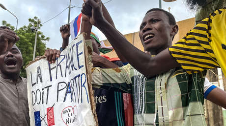 Francia reconoce que sus militares ya no pueden realizar sus misiones en Níger