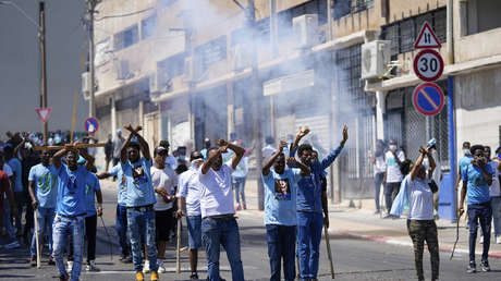 Netanyahu contra la inmigración ilegal: sopesa deportar a eritreos amotinados y construir un muro en la frontera con Jordania