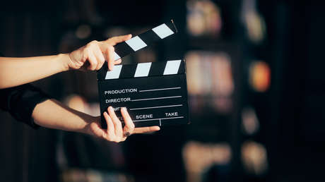 VIDEO: Más de 2.000 personas golpean claquetas de cine a la vez y establecen un récord Guinness