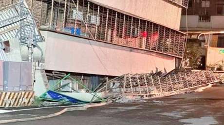 VIDEO: Un bloque de apartamentos se hunde repentinamente ante la mirada de numerosos vecinos