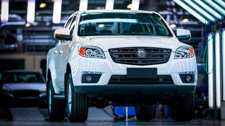 Ministro ruso prueba la nueva camioneta Sollers ST-6 de fabricación nacional (VIDEO)