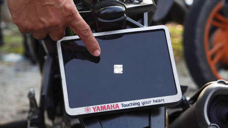 Detienen en Malasia a un motociclista con "la matrícula más pequeña del mundo"