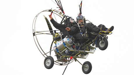 El viajero ruso Fiódor Kóniujov bate el récord mundial de altitud alcanzada en un paramotor biplaza