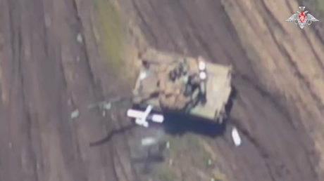 VIDEO: Fuerzas aerotransportadas rusas destruyen un blindado ucraniano