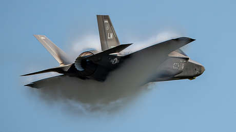 Comienzan a recuperar los restos del F-35 siniestrado mientras se investiga "el percance" que obligó al piloto a eyectarse