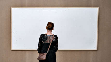 Ordenan a un artista danés devolver más de 70.000 dólares a un museo tras presentar marcos vacíos como obras de arte