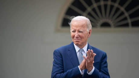 "Eso fue hace 827 años": Biden bromea sobre su edad y su carrera política