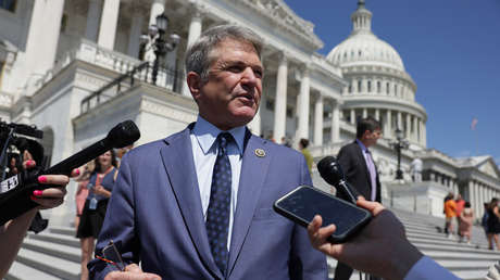 Congresista estadounidense insta a introducir mayores restricciones a la inversión en China