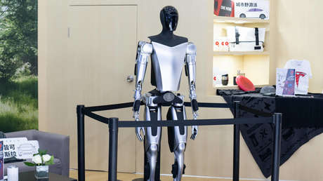 VIDEO: Tesla muestra nuevas funciones de su robot humanoide