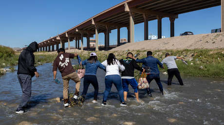 El Paso está en "un punto de quiebre" por el creciente número de migrantes, según el alcalde