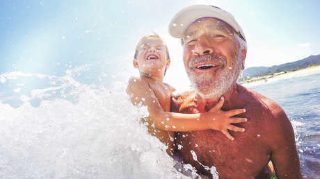 La satisfacción con la vida alcanza su punto máximo a los 70 años, según un estudio