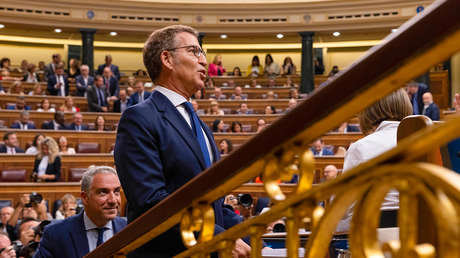 Los instantes insólitos del debate de investidura en España: gritos, chascarrillos y foto con narco