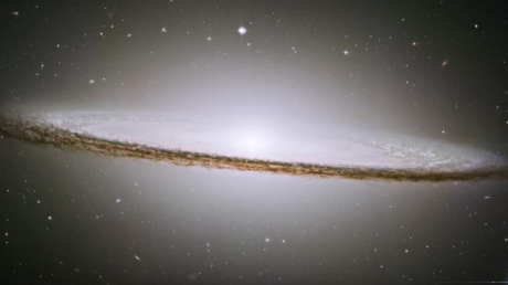 La NASA muestra la galaxia del Sombrero con imágenes captadas por dos telescopios espaciales (FOTO)