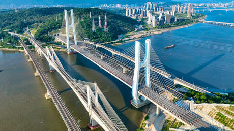 China inaugura su primera línea ferroviaria de alta velocidad transmarina