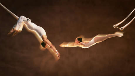 El momento en que dos trapecistas caen en plena función en Brasil (VIDEO)