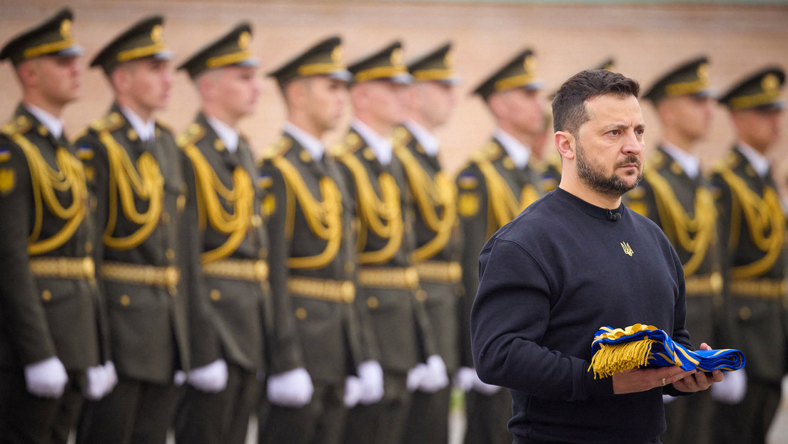 Zelenski otorga a un batallón el nombre de un líder nacionalista que se reunió dos veces con Hitler