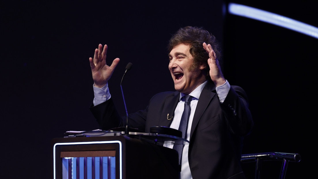 Negacionismo, perdón al papa y lluvia de memes: Milei monopoliza el controvertido debate en Argentina