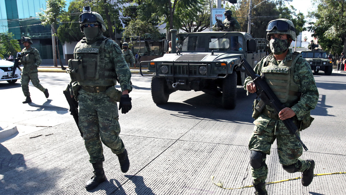 Autoridades mexicanas encuentran más de 100 explosivos dentro de una finca en Jalisco