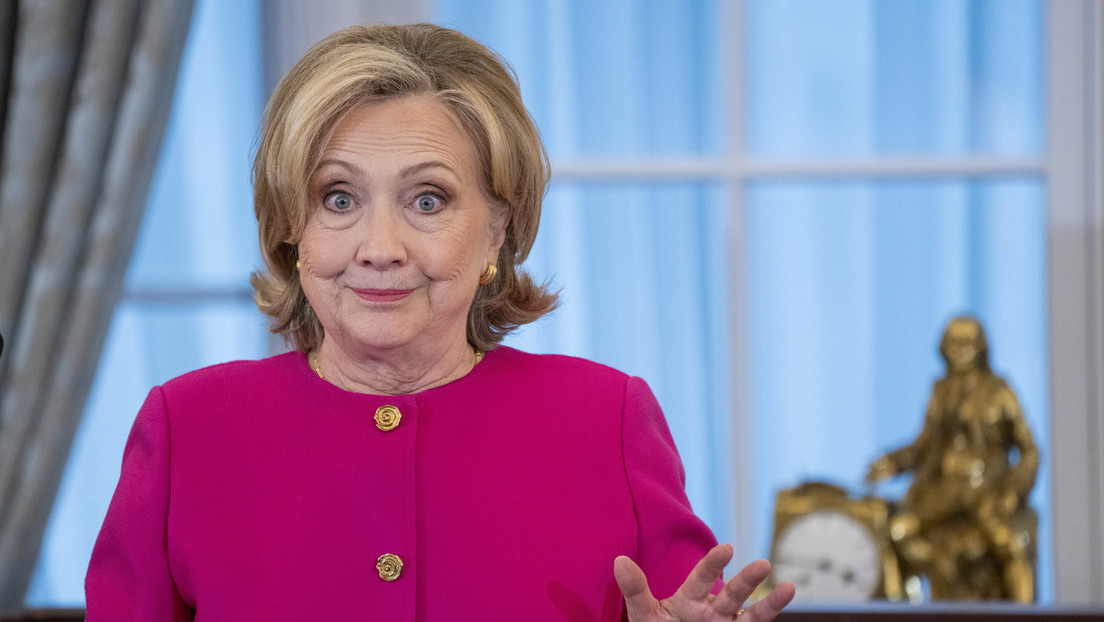 Hillary Clinton pide una "desprogramación formal" para los seguidores de Trump