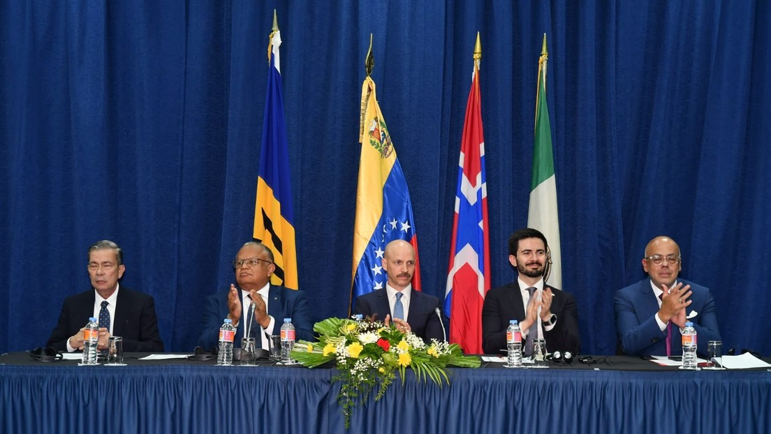 El Gobierno de Venezuela y la oposición firman dos acuerdos parciales en Barbados