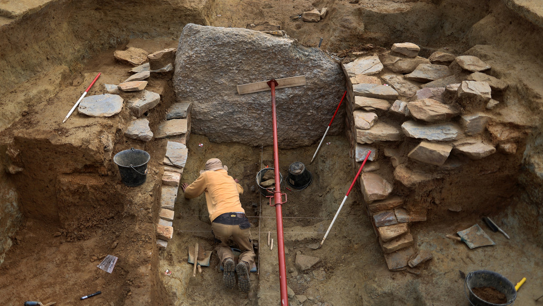 Descubren que una roca con extraños grabados es un antiguo "mapa del tesoro" gigante