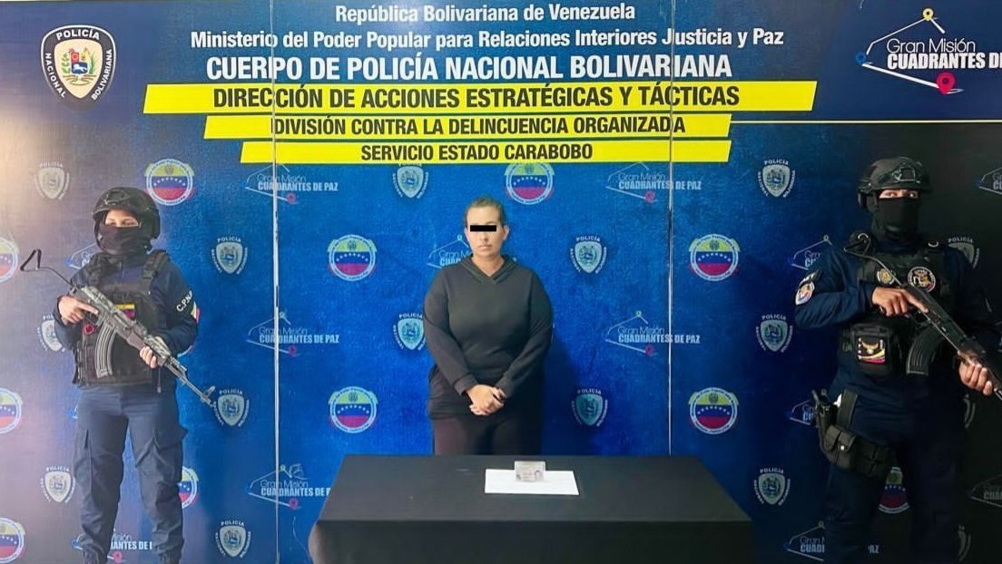Capturan a una mujer buscada con alerta roja de Interpol por tráfico de niños
