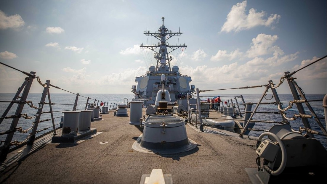 Un destructor de EE.UU. intercepta misiles y drones lanzados desde Yemen "potencialmente hacia objetivos en Israel"