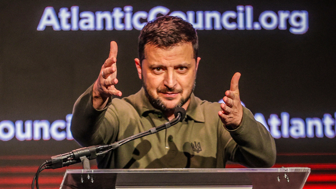 Zelenski exige a las tropas ucranianas avanzar "500 metros" cada día