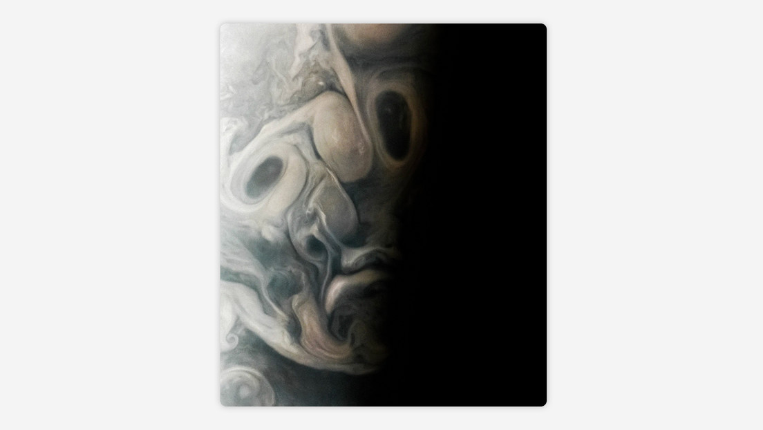 "¡Picasso!": Una sonda de la NASA capta una 'cara' en la superficie de Júpiter