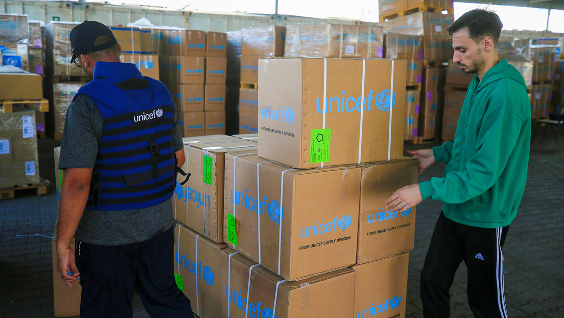 "El orden civil empieza a quebrarse": miles de personas saquean almacenes de la ONU en Gaza