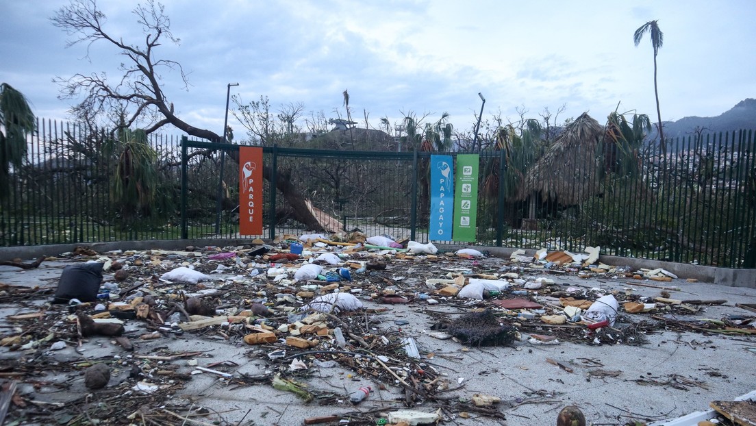 Gobierno de México intensifica sus esfuerzos para "poner en pie" Acapulco tras el huracán Otis