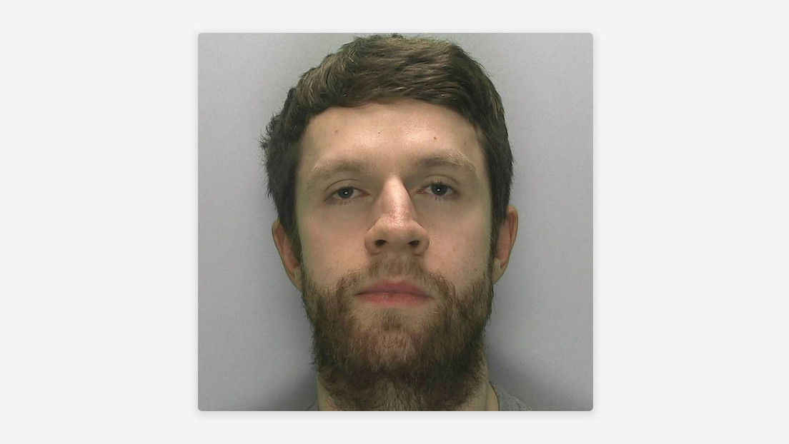 Condenan a un exempleado de una agencia británica de ciberespionaje por apuñalar a una espía de EE.UU.