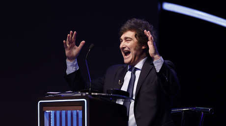 Negacionismo, perdón al papa y lluvia de memes: Milei monopoliza el controvertido debate en Argentina