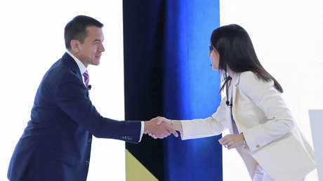 Luisa González 'roba la cartera' de Noboa y equipara las cargas de la campaña en Ecuador