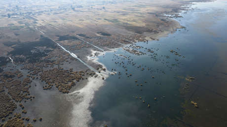 Bolivia y Perú en alerta tras registrarse el nivel histórico más bajo de agua en el lago Titicaca