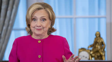Hillary Clinton pide una "desprogramación formal" para los seguidores de Trump