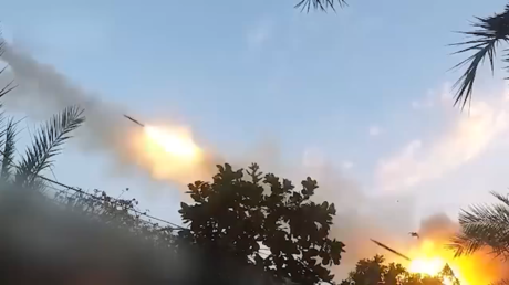 VIDEO: Hamás difunde imágenes de una andanada de misiles lanzada contra Israel