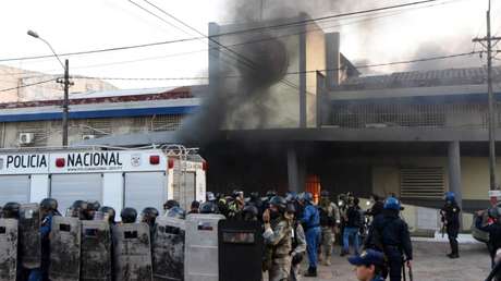 Presos realizan un motín en una cárcel de Paraguay y toman al menos a 40 rehenes