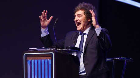 Javier Milei acusa al kirchnerismo de intentar "proscribir a la fuerza más votada" en las primarias