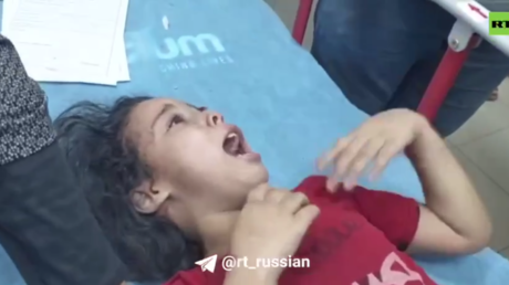 "¡Quiero a mi mamá!": Niña palestina pide a gritos a su madre tras un ataque israelí (VIDEO)