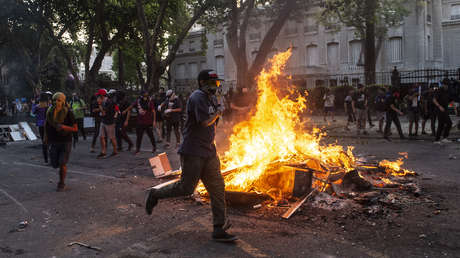 Incidentes y detenidos en manifestaciones por el aniversario del estallido social en Chile