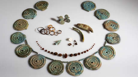 Un alijo de joyas de la Edad del Bronce es hallado en un campo de zanahorias en Suiza