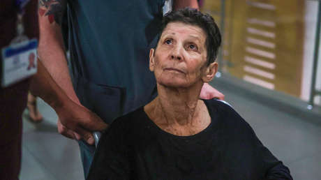 Una anciana liberada por Hamás revela cómo la trataron sus captores en los túneles subterráneos