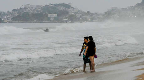 El huracán Otis, de categoría 5, toca tierra en México (VIDEOS)
