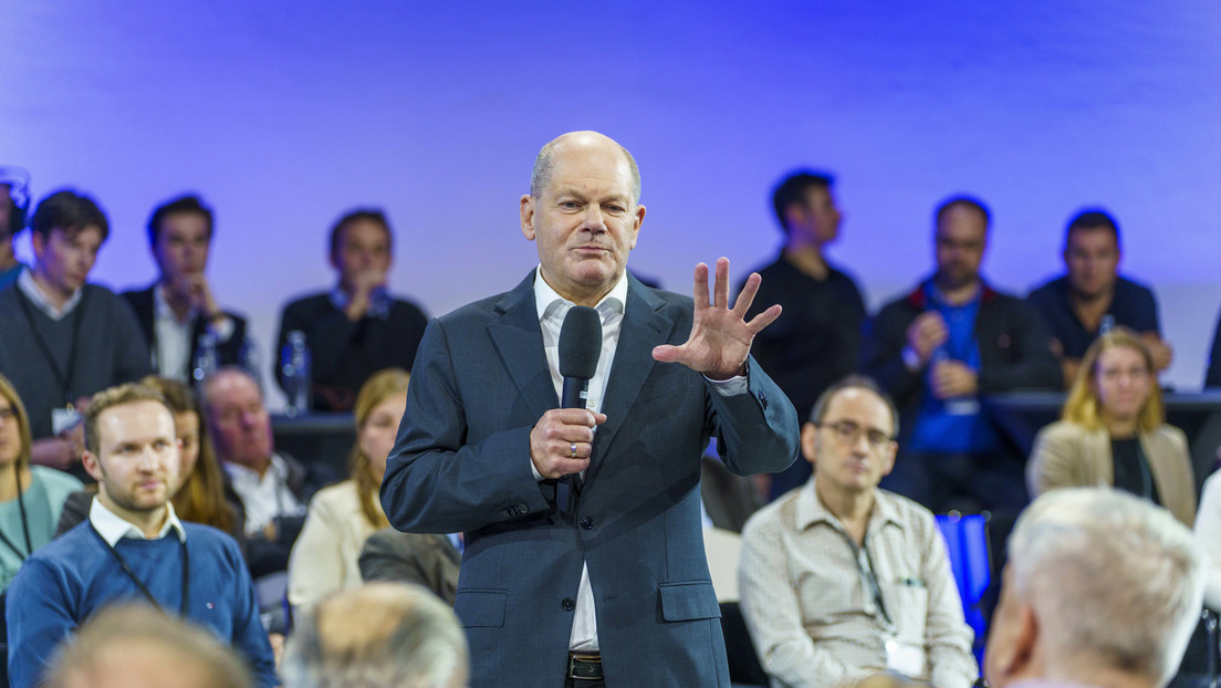 Un anciano le planta la cara a Scholz: "Dicen que Alemania tiene el gobierno más tonto del mundo"